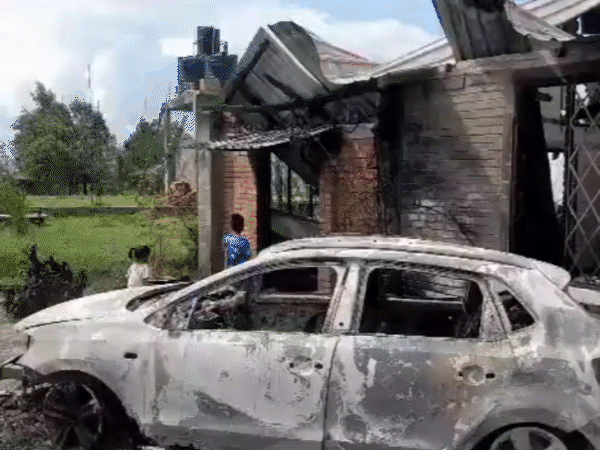 वीडियो कुकी नेशनल ऑर्गेनाइजेशन के प्रवक्ता सेलेन हाओकिप के घर की है। 3 जुलाई को उनके घर में आग लगा दी थी।