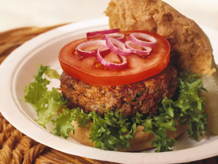 2016 में भी टमाटर की फसल खराब होन के कारण मैकडॉनल्ड्स ने अपने मेन्यू से टमाटर हटा दिया था।