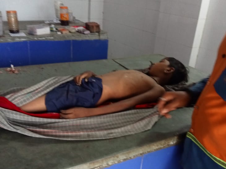12-year-old boy drowned while taking bath in pond with friends | कानड़ ...