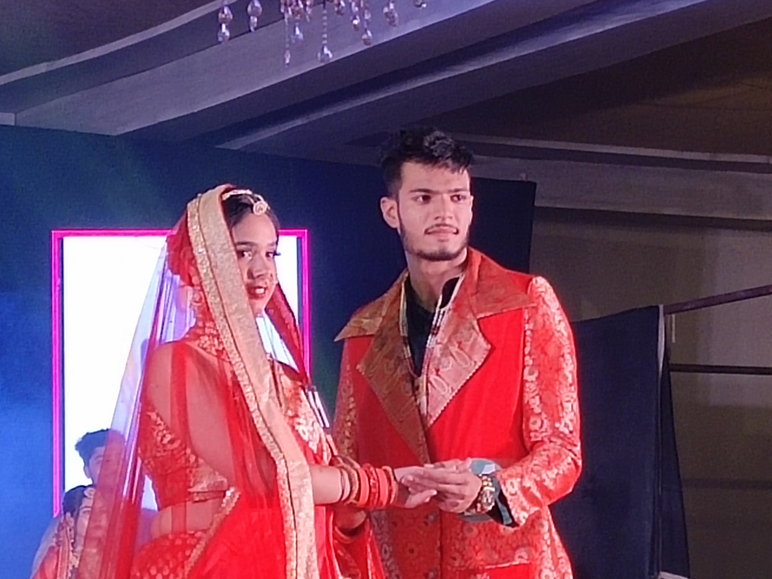 फैशन शो में पार्टिसिपेट ने खूब जलवा बिखेरा।