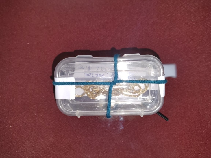 लूटी गई चेन, जो लुटेरों से बरामद हुई