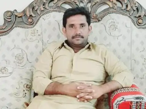 तस्वीर सीमा के पूर्व पति गुलाम हैदर जखरानी की है। मंगलवार को जो वीडियो सामने आया, उसमें नजर आ रहे हथियारबंद लोग भी खुद को जखरानी कबीले का बता रहे हैं।