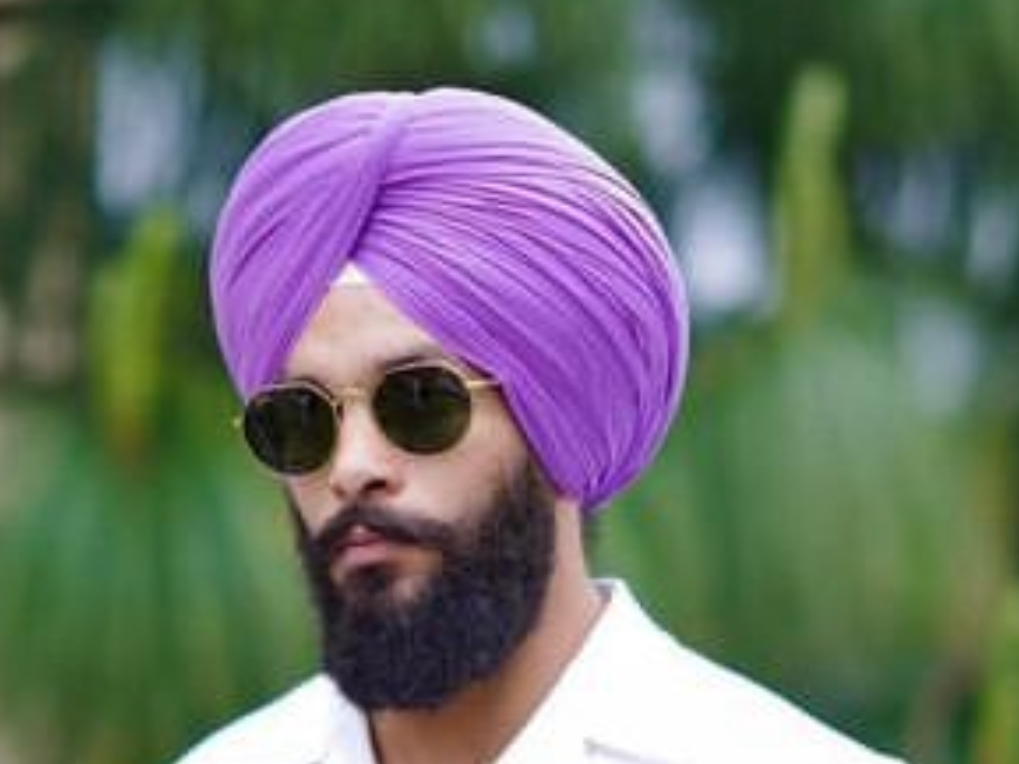 पंजाब के लुधियाना जिले के दमनजीत से परिजनों की बात नहीं पा रही है।