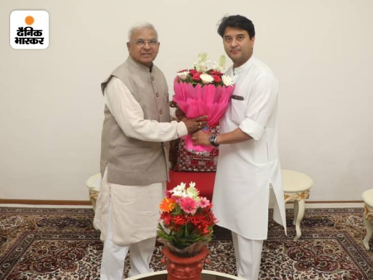 केंद्रीय मंत्री ज्योतिरादित्य सिंधिया ने राज्यपाल मंगूभाई पटेल को ग्वालियर में 13 जुलाई को प्रस्तावित राष्ट्रपति द्रौपदी मुर्मु के कार्यक्रम का निमंत्रण दिया।