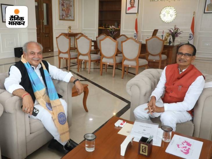 बैठक से पहले केंद्रीय मंत्री नरेंद्र सिंह तोमर ने सीएम हाउस में मुख्यमंत्री शिवराज सिंह चौहान से मुलाकात की।