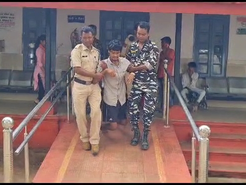 बंदी को अंबिकापुर मेडिकल कॉलेज रेफर किया गया है।