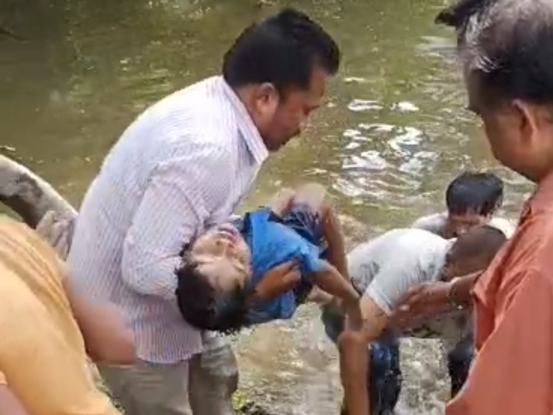 Drowned in a pit full of water while playing during lunch break | स्कूली  बच्चे की डूबने से मौत: भोजन अवकाश के दौरान खेलते-खेलते पानी से भरे गड्ढे  में डूबा - Betul