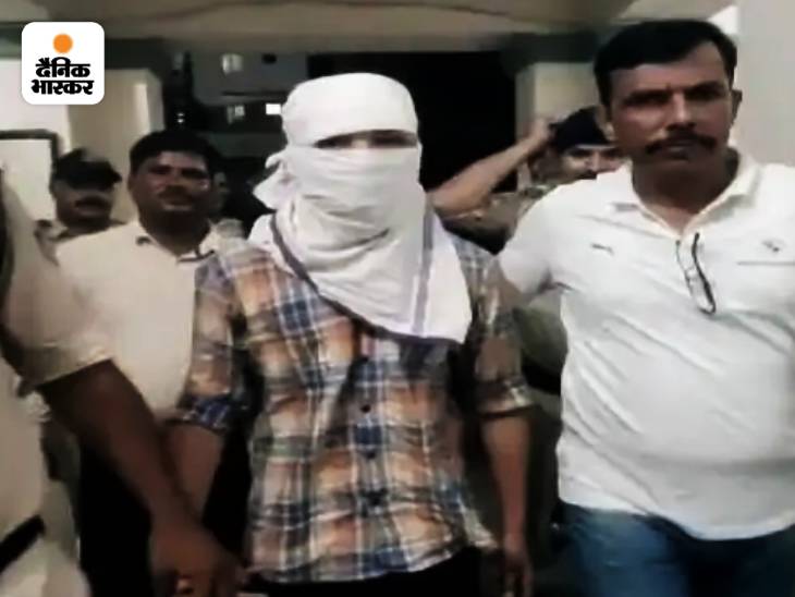 मुख्य आरोपी सुमित रावत के भाई उपदेश रावत को पुलिस ने डबरा के पास से अरेस्ट किया था।