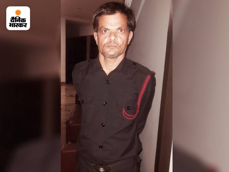 ईसाई समाज के प्रेरणा सदन फाउंडेशन के गार्ड दिनेश प्रजापत।स