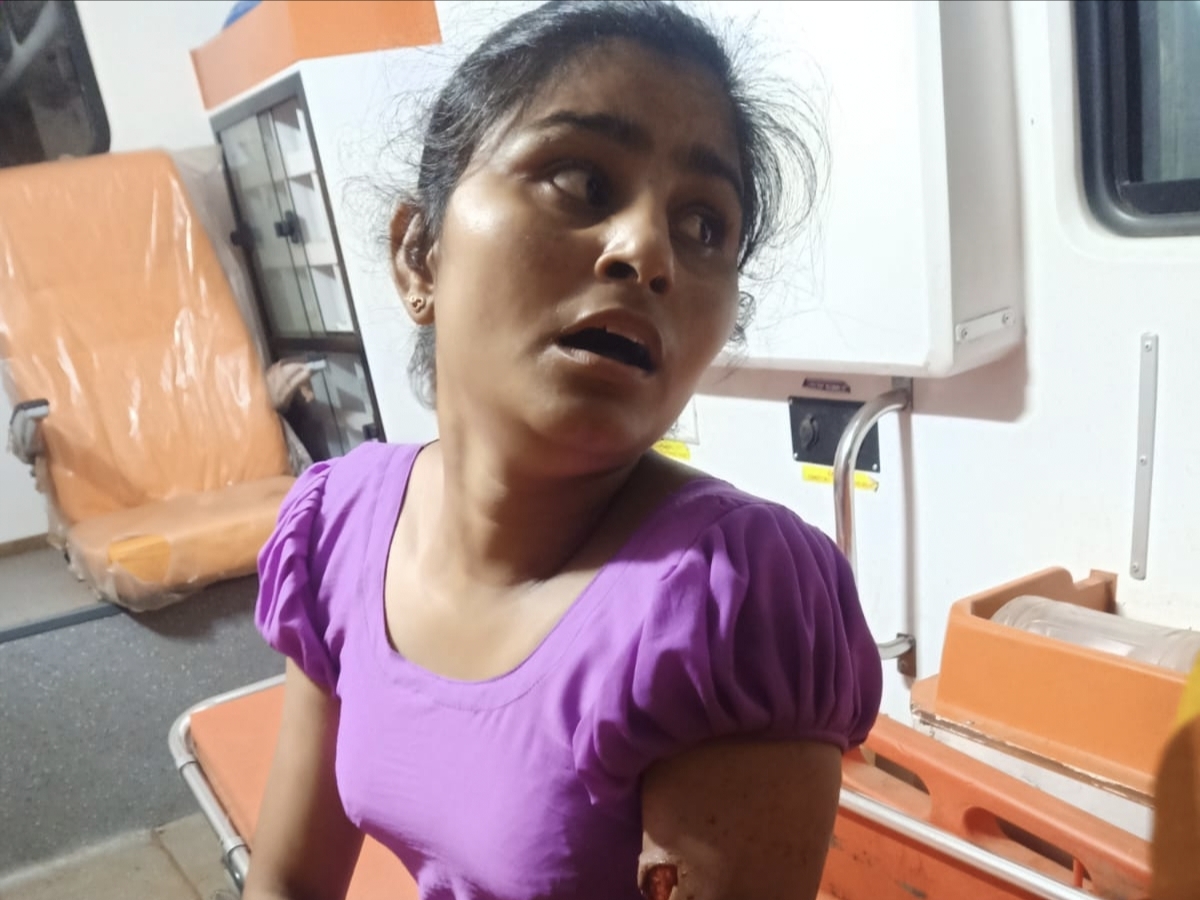 हाथ में गोली लगने से घायल नवविवाहिता - Dainik Bhaskar