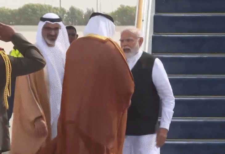 PM मोदी 1 दिन के द्विपक्षीय दौरे पर UAE पहुंचे हैं।