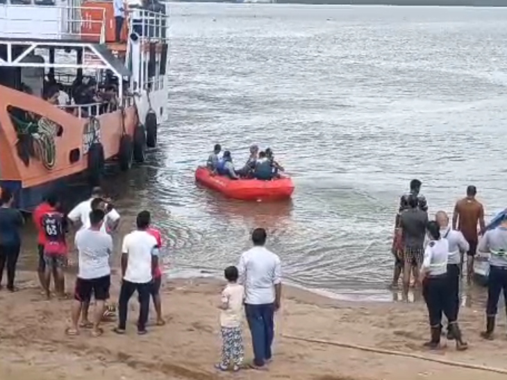 लड़कों के रेस्क्यू ऑपरेशन की तस्वीर।