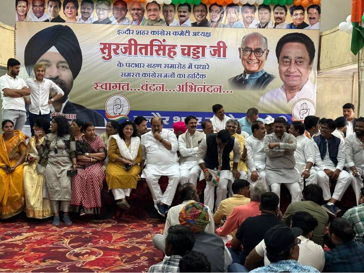 एक मंच पर सभी कांग्रेसी। इनमें शहर कांग्रेस के पूर्व अध्यक्ष भी शामिल हैं।