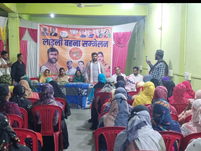 वार्ड क्रमांक 30 में लाडली बहना योजना सम्मेलन में शामिल हुई महिला हितग्राही - Dainik Bhaskar