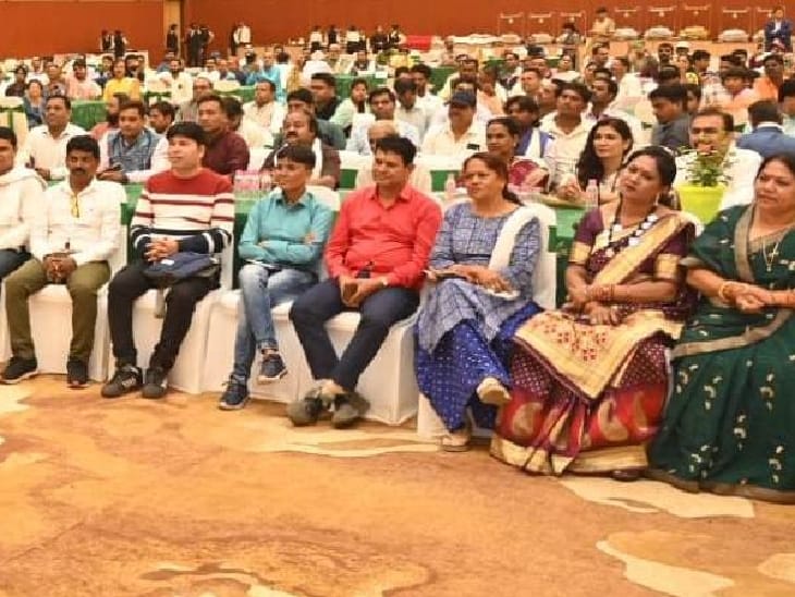 बड़ी संख्या में प्रदेशभर से लोक कलाकार इस कार्यक्रम में शामिल हुए।