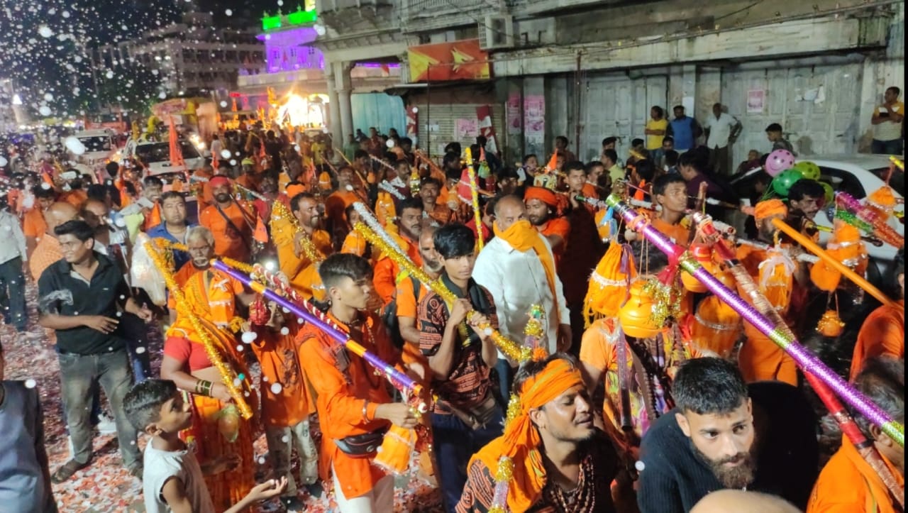 कावड़ियों का भव्य स्वागत