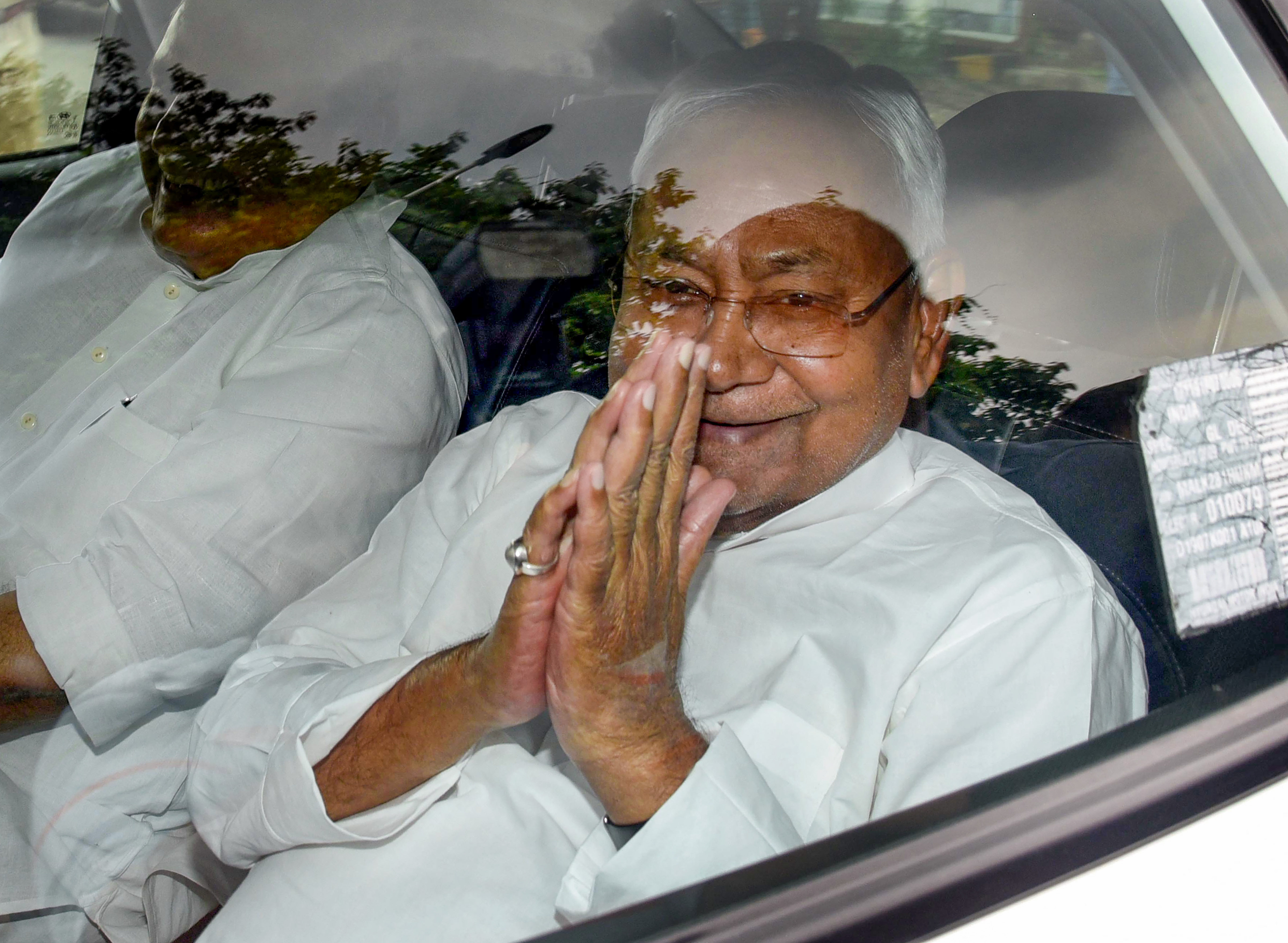 बिहार के मुख्यमंत्री नीतीश कुमार भी बैठक में शामिल होने पहुंचे।