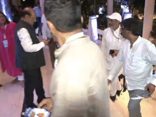 झारखंड के मुख्यमंत्री हेमंत सोरेन भी डिनर में शामिल होने पहुंचे।