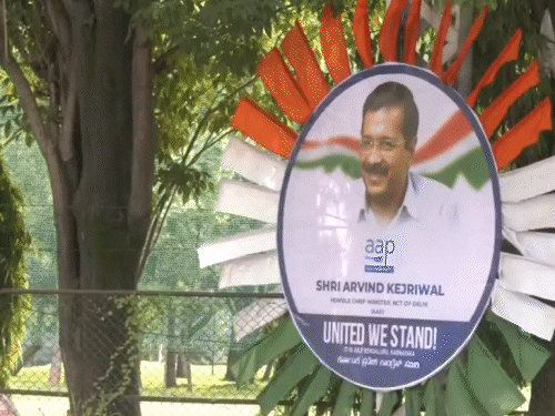 बेंगलुरु में 17-18 जुलाई को विपक्षी दलों की बैठक से पहले नेताओं के होर्डिंग्स लग गए हैं।