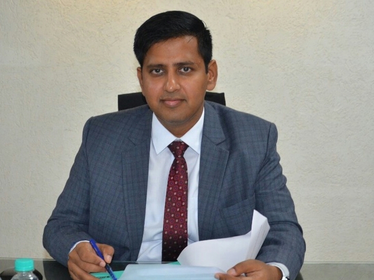 DC के अधिकारियों को निर्देश: बॉर्डर एरिया में बढ़ाएं चेकिंग; संदिग्ध व्यक्ति-वाहन दिखने पर कंट्रोल रूम में दें सूचना 2 गुरदासपुर डीसी डॉ. हिमांशु अग्रवाल।