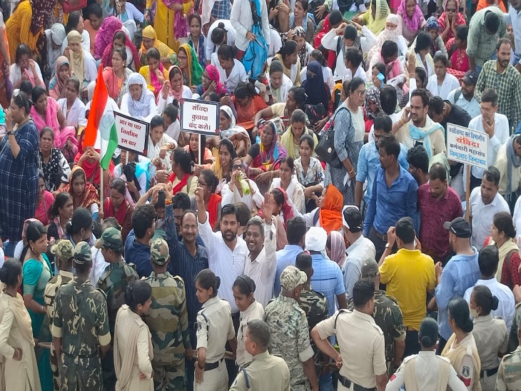 संविदा कर्मचारियों का बीते 2 सप्ताह से रायपुर में विरोध प्रदर्शन जारी है।