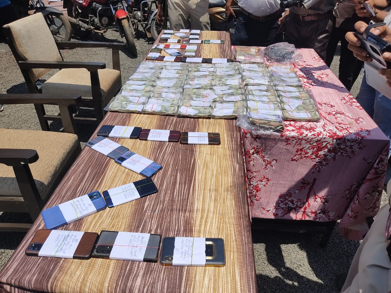 Seized goods worth Rs 1.28 crore including Rs 29 lakh in cash, 84 ...