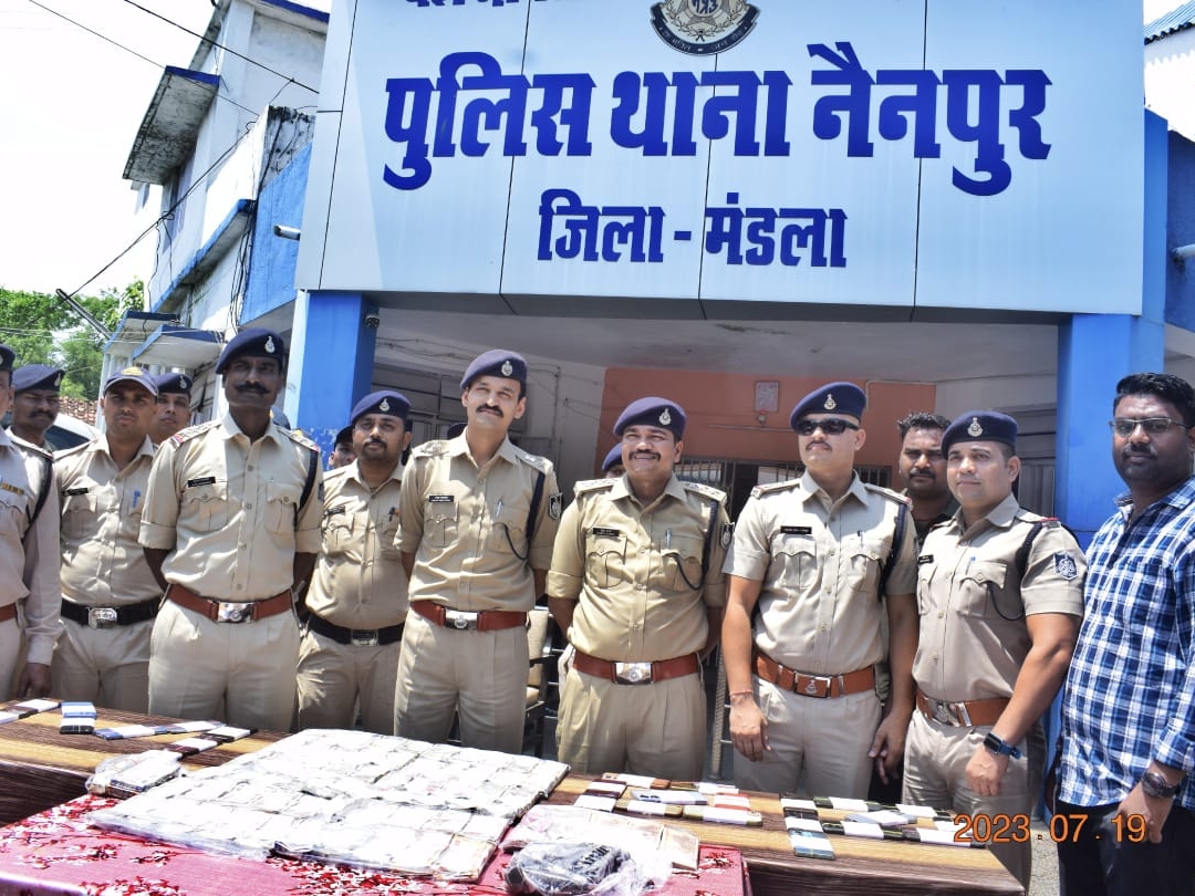 Seized goods worth Rs 1.28 crore including Rs 29 lakh in cash, 84 ...