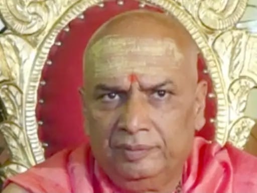 डॉ. गिरीशानंद महाराज।