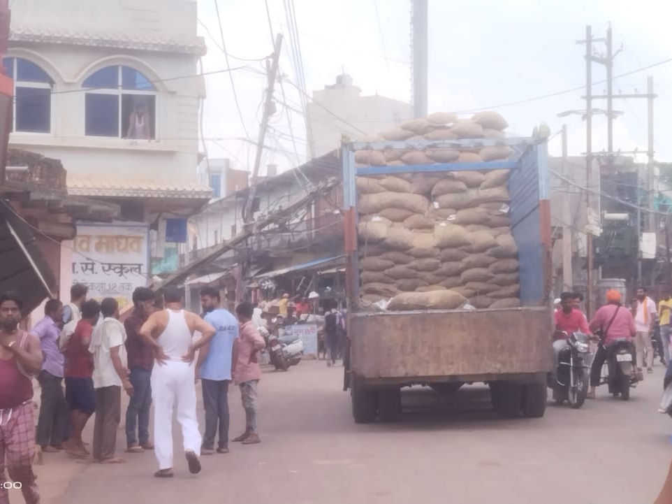 Ashoknagar- Overload truck collided with electric wires: the pole fell ...