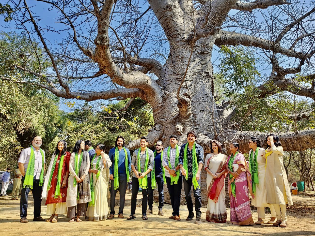 नागार्जुन ने जमीन दान देते वक्त कहा, 'अक्किनेनी परिवार द्वारा चेंगिचेरला वन क्षेत्र में एएनआर अर्बन पार्क को गोद लेने और उसकी नींव रखने की घोषणा करते हुए खुशी हो रही है।'