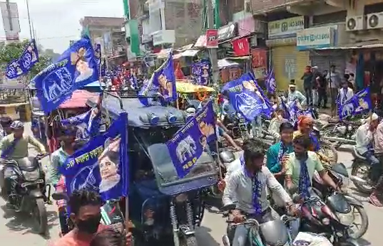 बीएसपी की रैली में शामिल हुए।