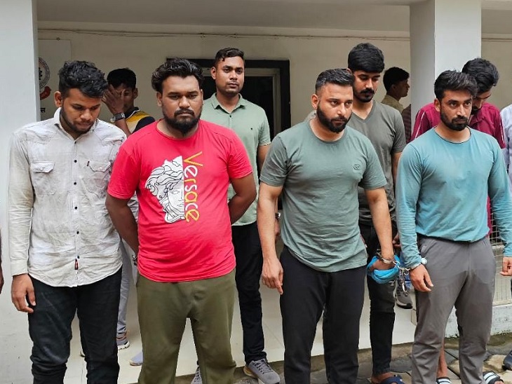 ऑनलाइन सट्टा के मामले में गिरफ्तार आरोपी।