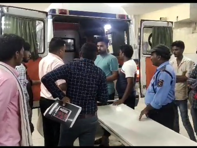 Accident in Raisen, two youths riding a bike fell on the road due to a ...