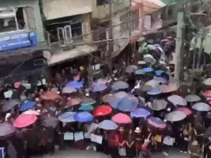 मणिपुर हिंसा को लेकर मिजोरम की राजधानी आइजोल में लोगों का प्रदर्शन जारी है। - Dainik Bhaskar