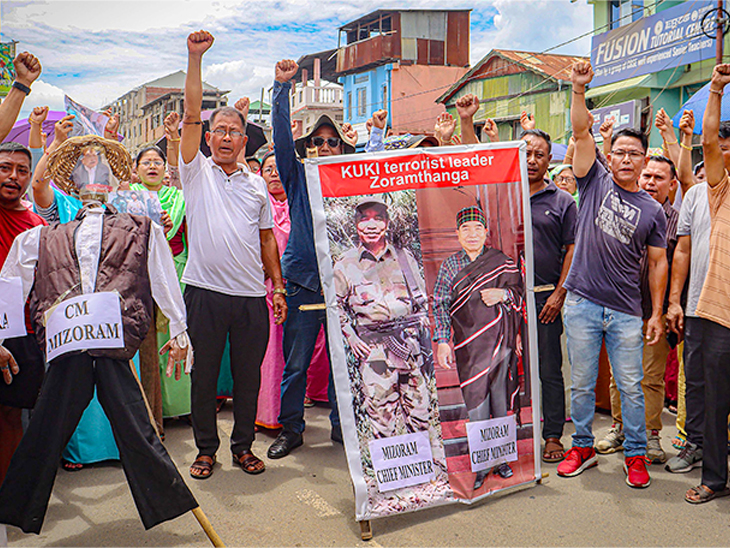 मिजोरम में मणिपुर के कुकी समुदाय के समर्थन में रैली निकाली गई थी। इंफाल में लोगों ने इसके खिलाफ प्रदर्शन किए।