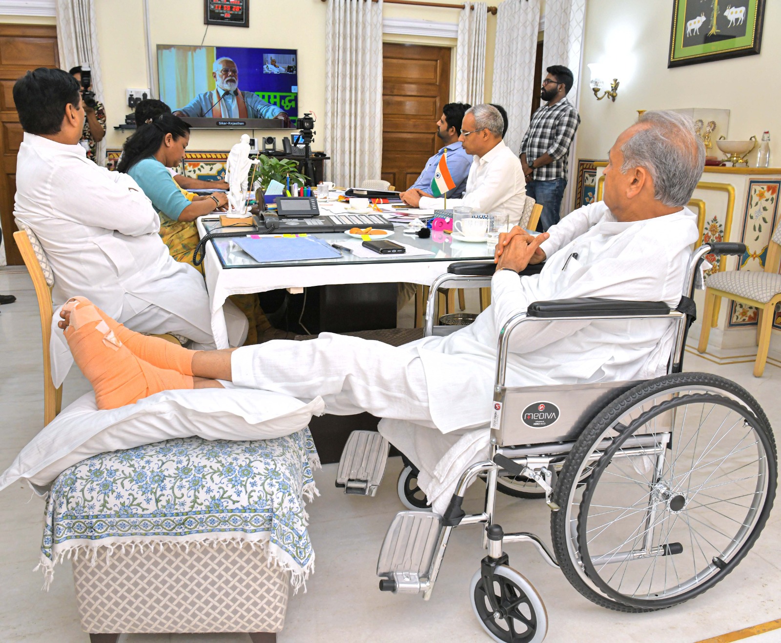 गहलोत जयपुर से नॉन इंटरैक्टिव मोड पर किसान सम्मेलन कार्यक्रम में जुड़े।