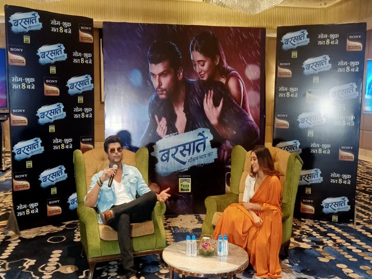 मीडिया से मुखातिब हुए कलाकार कौशल व शिवांगी।