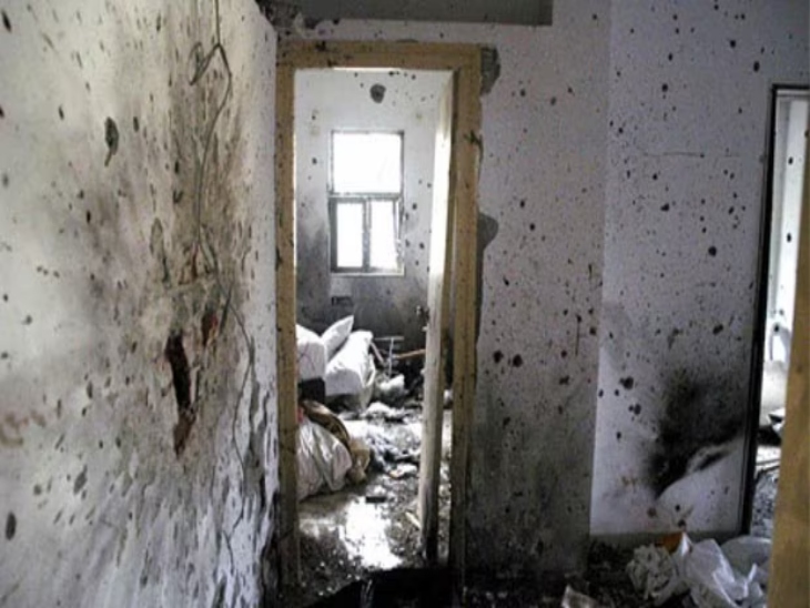 2008 में चाबड़ हाउस में आतंकी हमला हुआ था। यह तस्वीर उस हमले के बाद की है।