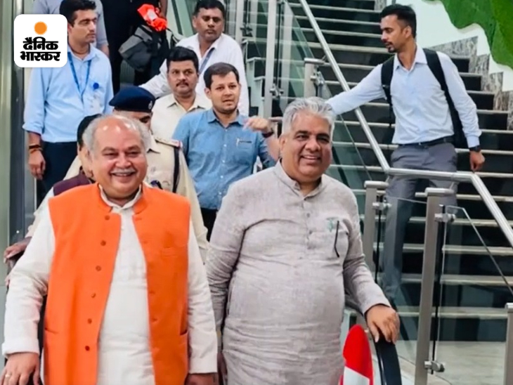 केंद्रीय मंत्री नरेंद्र सिंह तोमर और भूपेंद्र यादव शनिवार को भोपाल पहुंचे। वे आज बीजेपी नेताओं की मीटिंग लेंगे। - Dainik Bhaskar