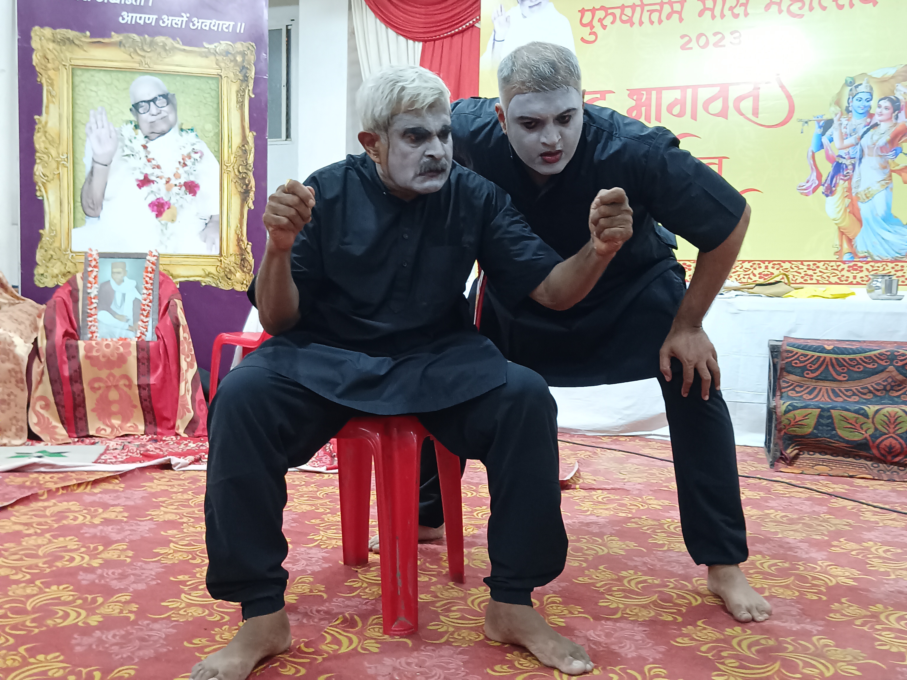 नाना महाराज के जीवन-चरित्र पर आधारित मंचन का एक दृश्य।