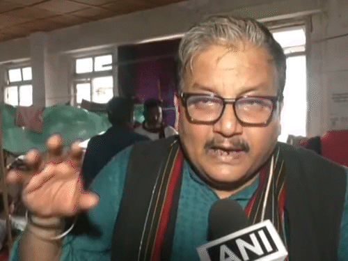 RJD सांसद मनोज झा भी मणिपुर गए हैं। उन्होंने कहा कि वे गवर्नर को राज्य में शांति स्थापित करने की मांग का ज्ञापन देंगे।