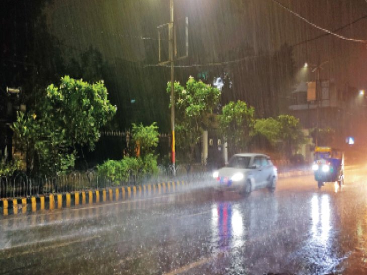 जयेंद्रगंज रोड, रात 10:30 बजे - Dainik Bhaskar