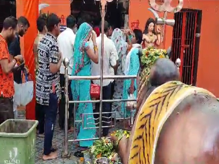 मंदिर में सोमवार को विशेष पूजा की गई।