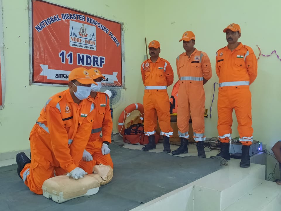 Stretcher Method Explained the methods of rescue at the time of disaster, got a ...