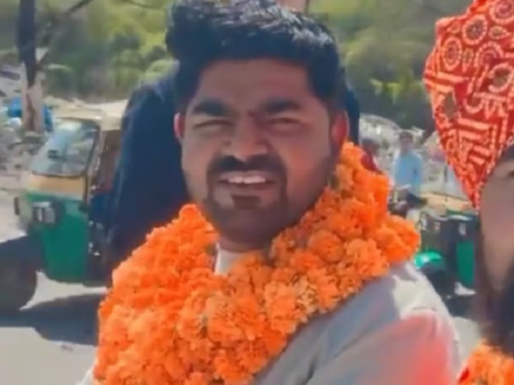 मोनू मानेसर ने 31 जुलाई की हिंसा से एक दिन पहले वीडियो जारी कर कहा था कि लोग यात्रा में शामिल हों, मैं भी इस यात्रा में आऊंगा।