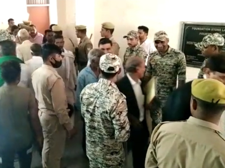 Meerut court turned into a cantonment, after a thorough search, entry