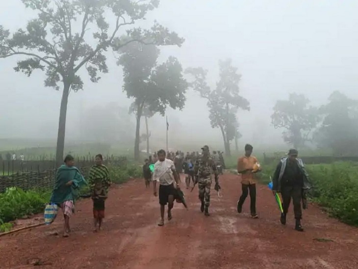 चांदामेटा गांव में पुलिस कैंप स्थापित होने के बाद अब पहली बार आवंटन .. में वोटिंग होगी। - Dainik Bhaskar
