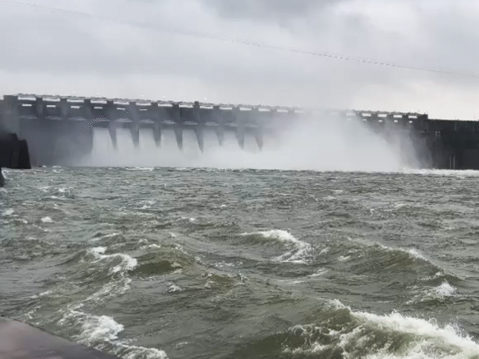 Jabalpur Bargi Dam Gates Opened Update | Narmada River Water Level | जबलपुर में बरगी डैम के 19 गेट खोले, नर्मदा उफनी: सड़क-दुकानों में भरा पानी; निचले इलाकों में बाढ़ जैसे ...