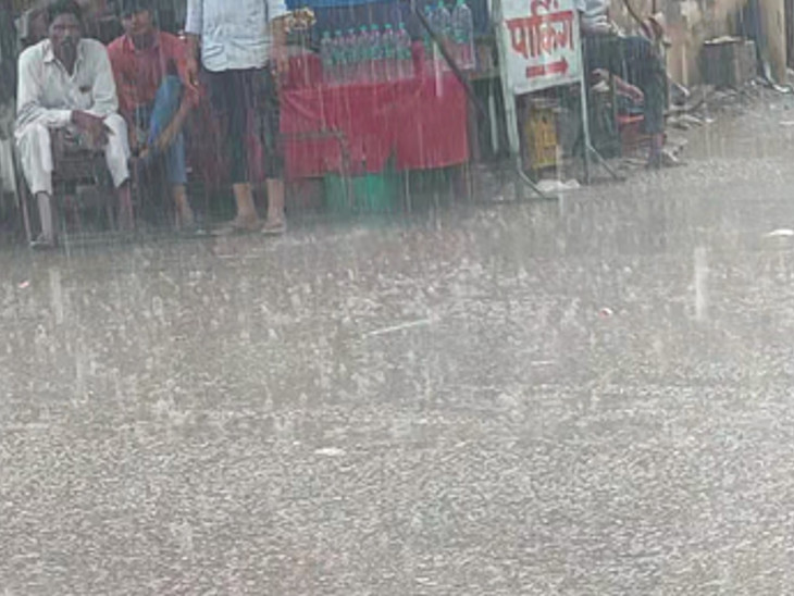 दौसा जिले में शुक्रवार सुबह से ही बारिश का दौर चल रहा है।