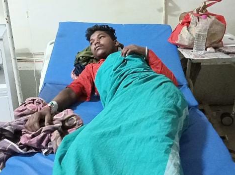 मृतक नरेंद्र के दोस्त का इलाज मेडिकल कॉलेज अस्पताल में जारी। नरेंद्र को बचाने के लिए टैंक में उतरने के बाद ये भी हो गया था बेहोश।